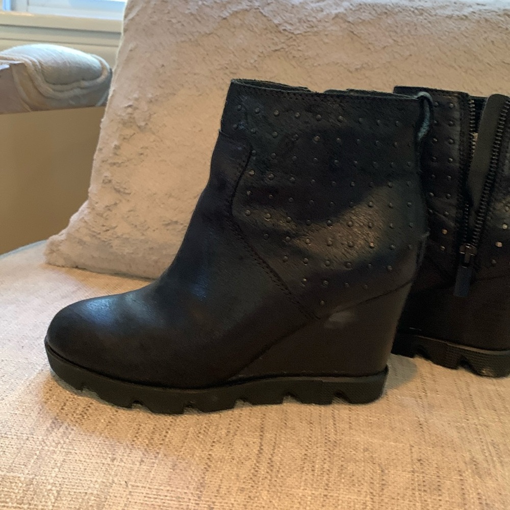 Sorel wedge booties
